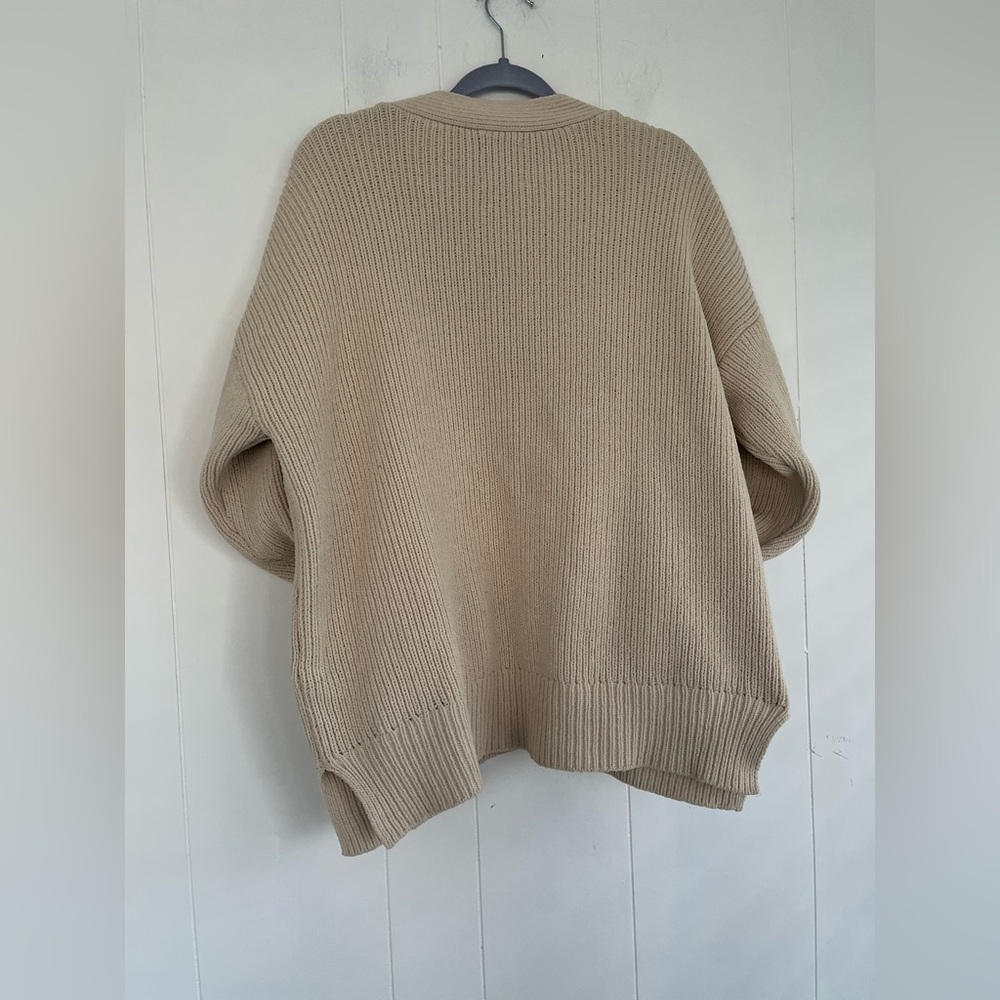 Abercrombie & Fitch Oversized Cream Cardigan
Buttons Pockets Size Small - Picture 10 of 15